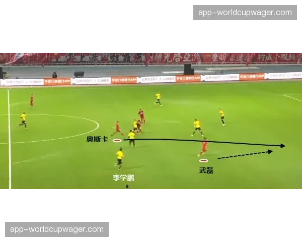 特写镜头：勒沃库森数据分析师在进球瞬间同步标记射门位置与防守压力值