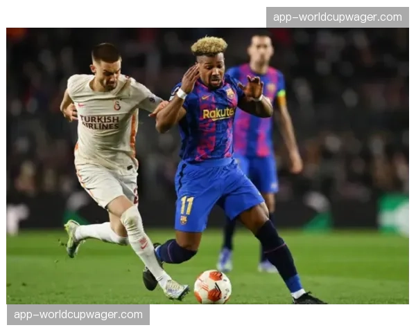 半场战报:巴塞罗那0-1落后赫罗纳,哈兰德头球中柱,多夫比克单刀破门