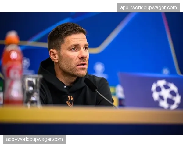 勒沃库森主帅阿隆索出席赛前发布会,强调专注于自身 勒沃库森主帅阿隆索出席赛前发布会,强调专注于自身